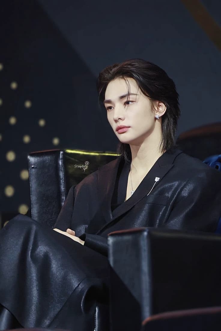 Hwang Hyunjin thumbnail