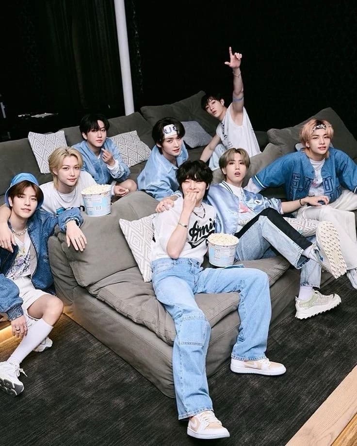 STRAYKIDS thumbnail