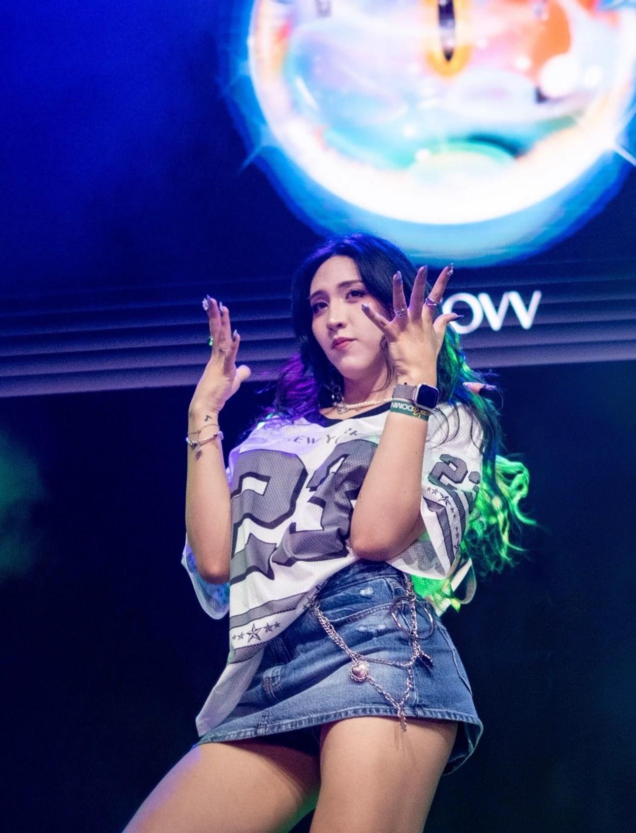 K-Pop Dance World thumbnail