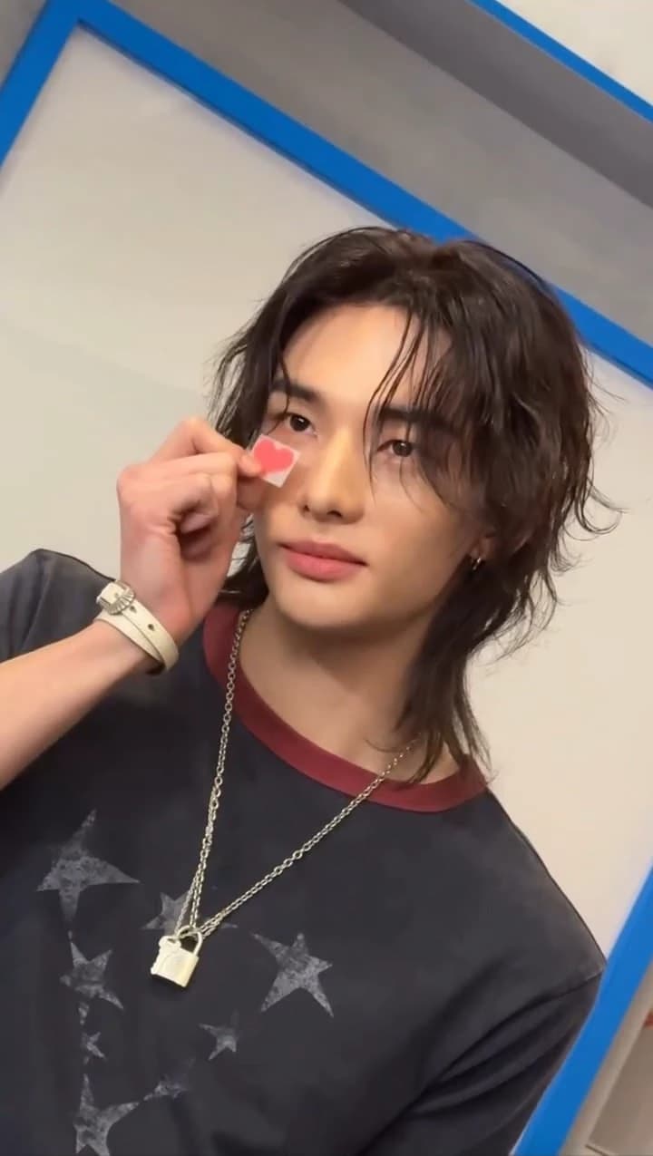 Hyunjin| hyunjin thumbnail