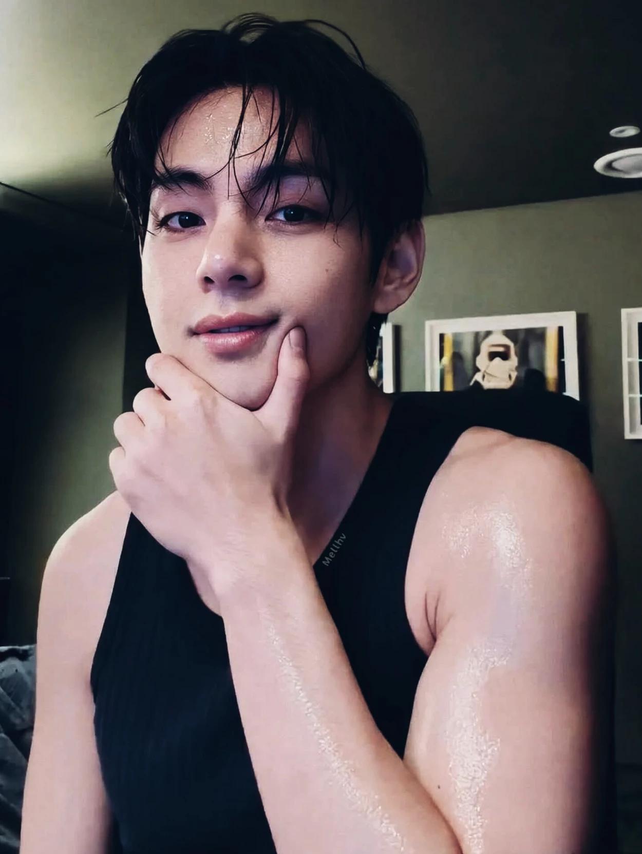 Kim Taehyung  thumbnail