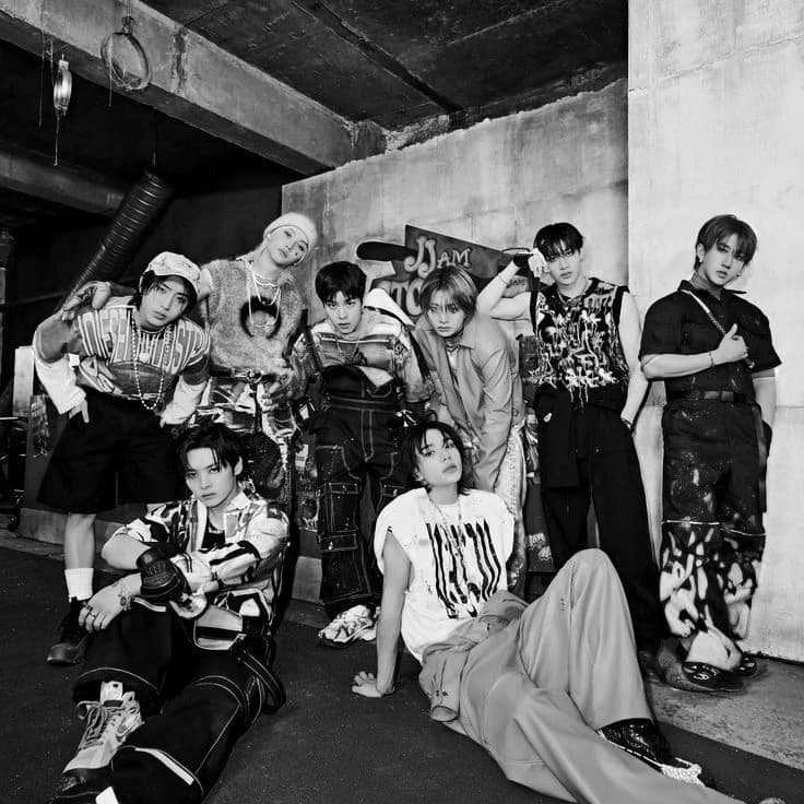 stray kids thumbnail