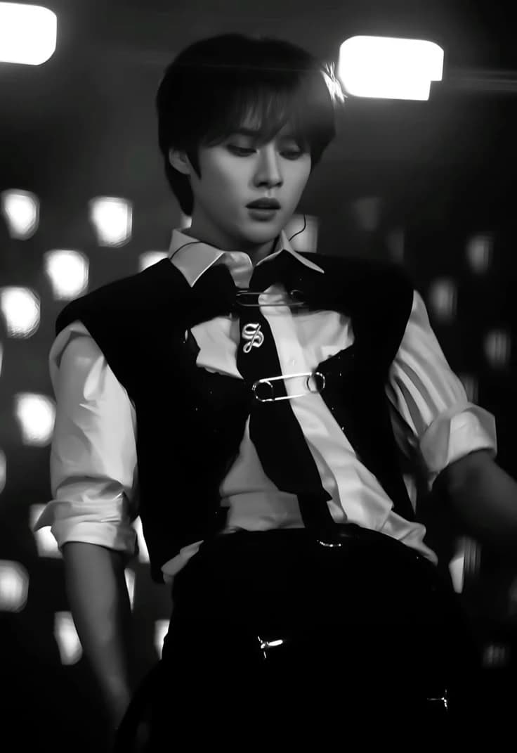 Lee know  thumbnail