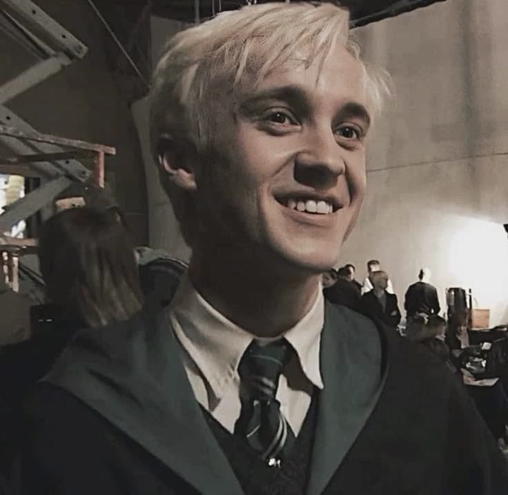 Draco Malfoy 🍏 thumbnail