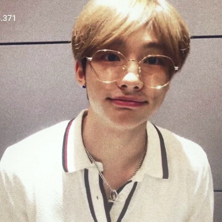 Hwang Hyunjin thumbnail