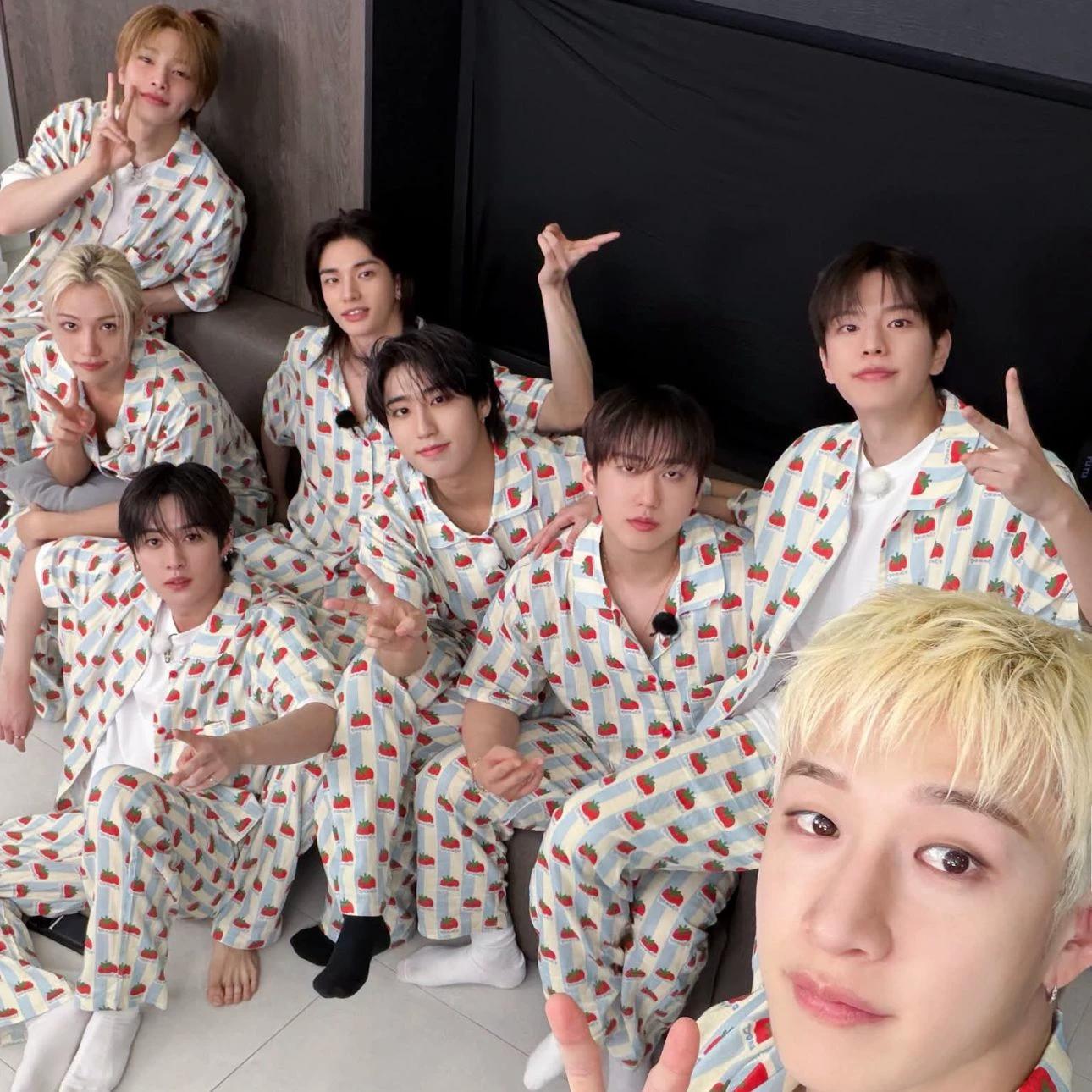 create your own story with SKZ thumbnail