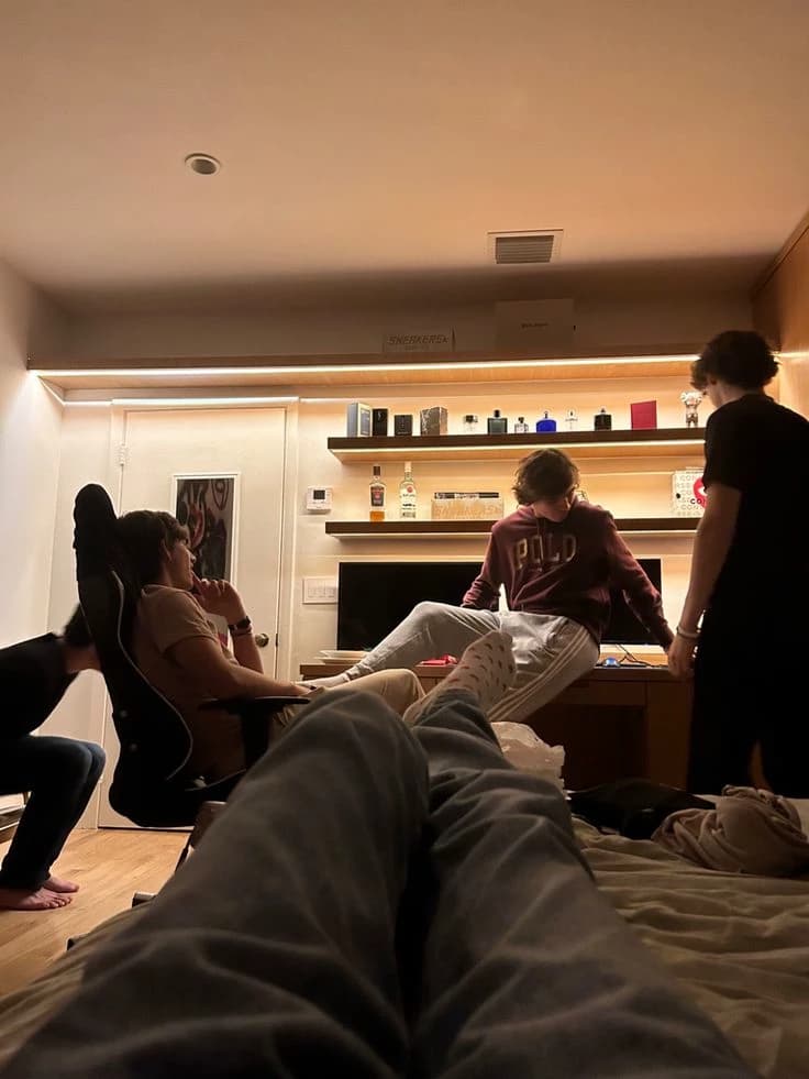 Small group of friends thumbnail