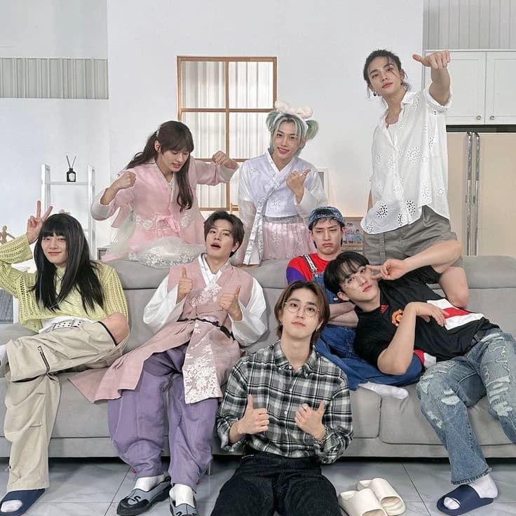 Stray kids thumbnail