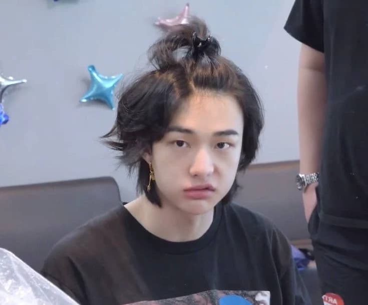 Hwang Hyunjin thumbnail