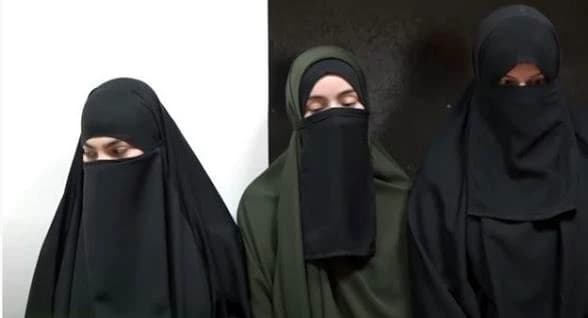 women in niqab thumbnail