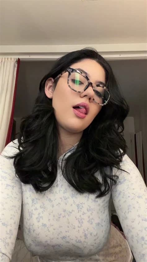 Ellie thumbnail