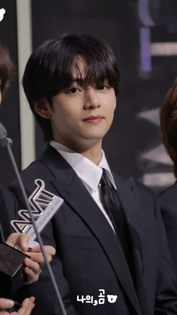Kim taehyung - he choose you instead of your sister thumbnail