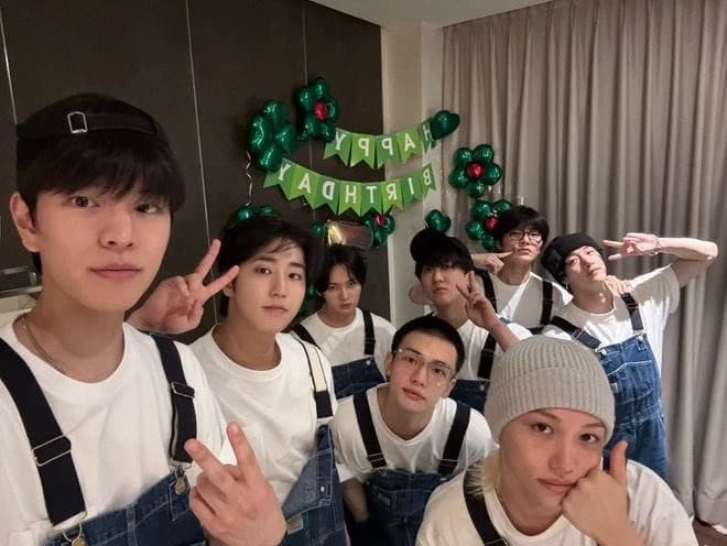 Stray kids thumbnail
