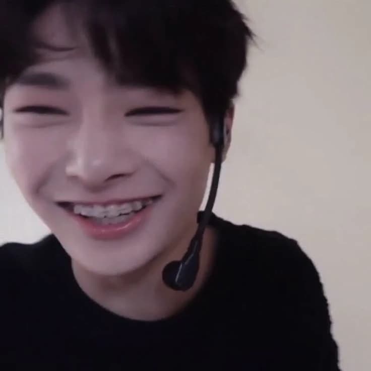 jeongin ~ thumbnail