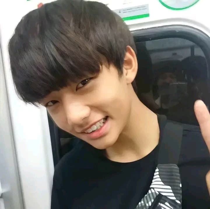Hyunjin adolescente  thumbnail