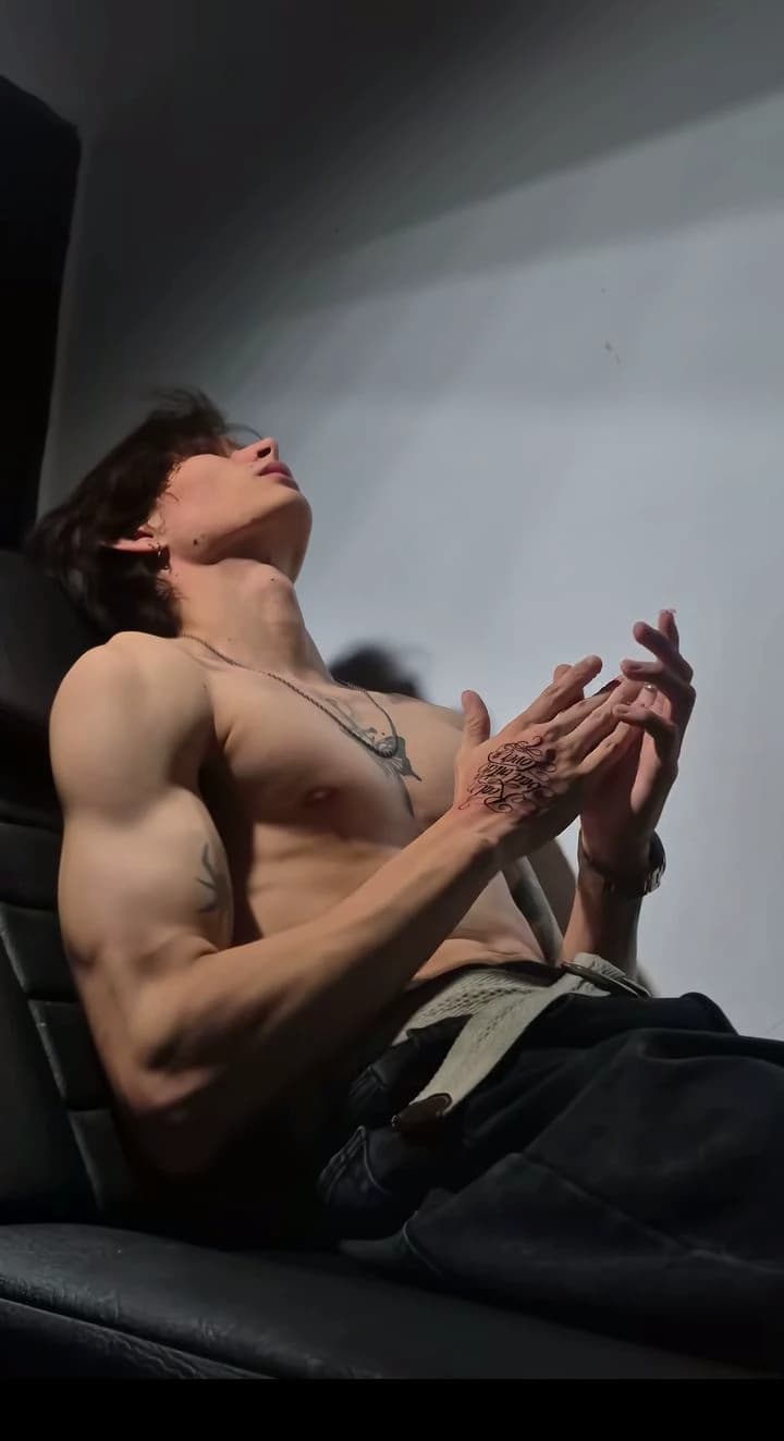 Nik Volkov 🥊🥊 thumbnail