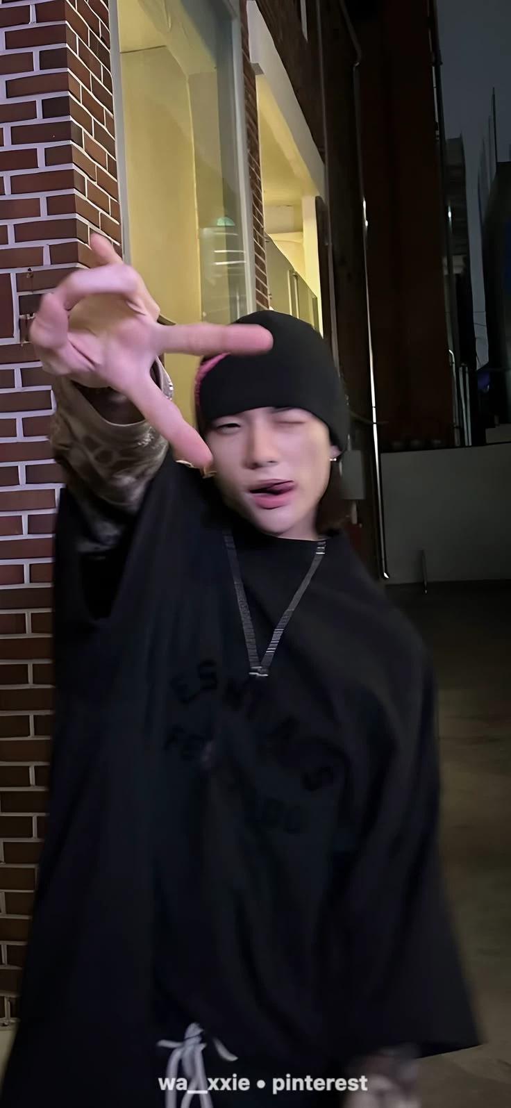hyunjin thumbnail
