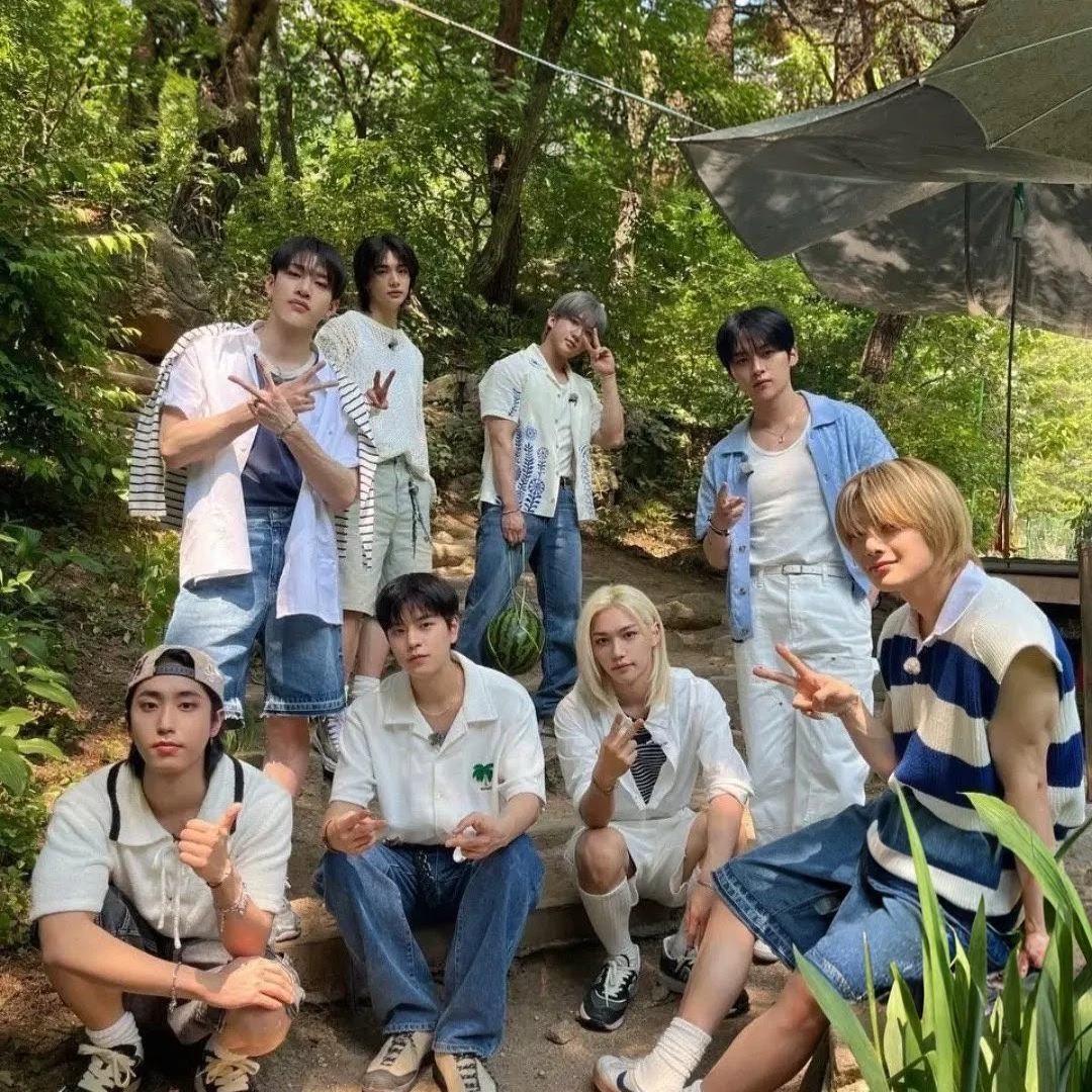 stray kids thumbnail