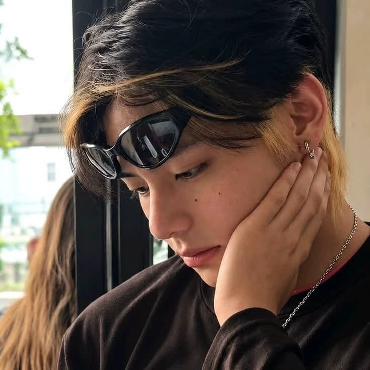 Kim Taehyung thumbnail