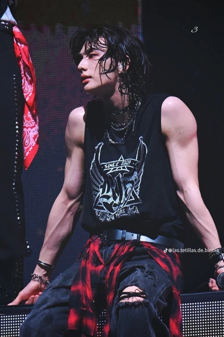 Hwang Hyunjin thumbnail
