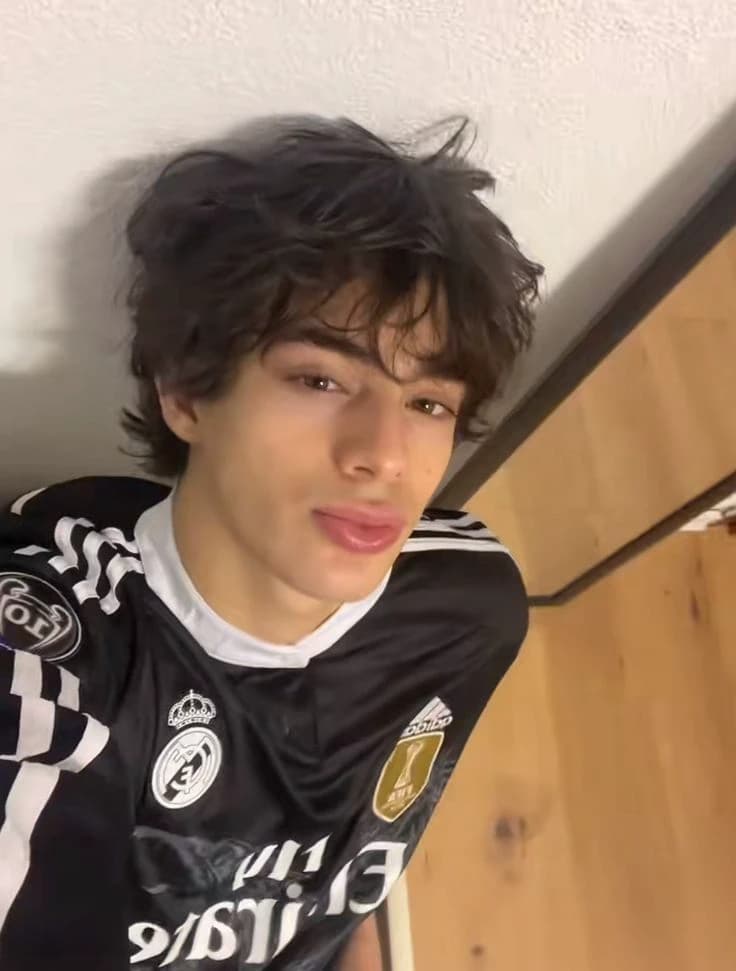 Alex thumbnail