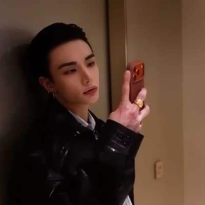 hyunjin  thumbnail