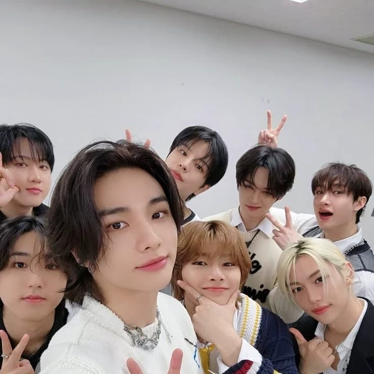 stray kids thumbnail