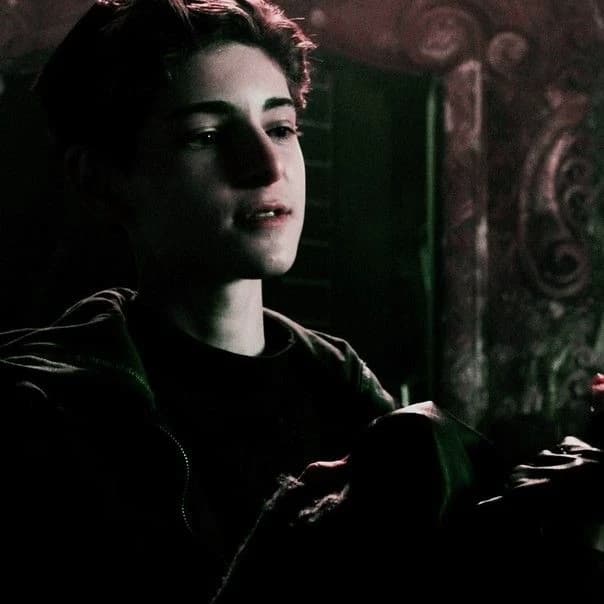 Bruce Wayne - Gotham thumbnail