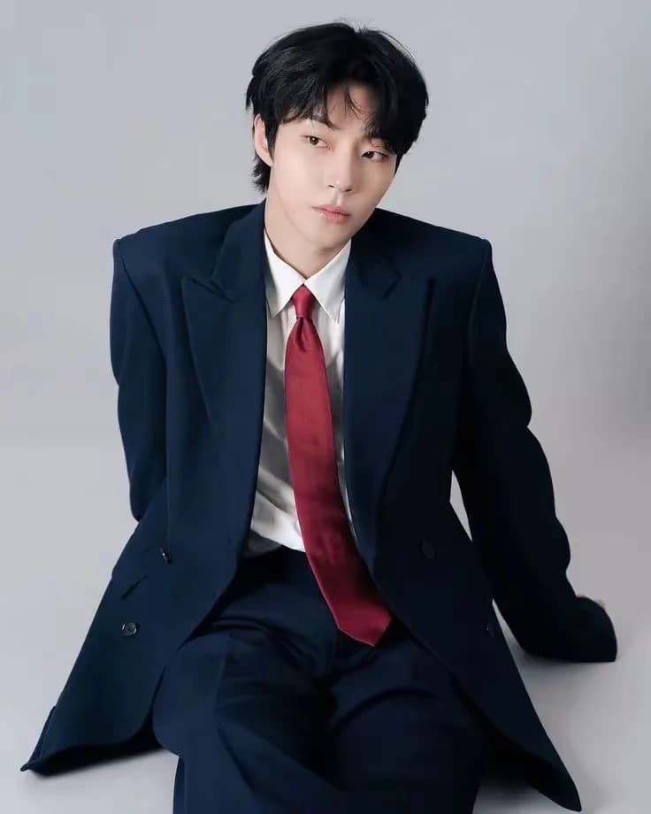 Hwang in yeop  thumbnail