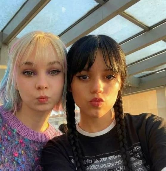Wednesday Addams y Enid Senclair  thumbnail