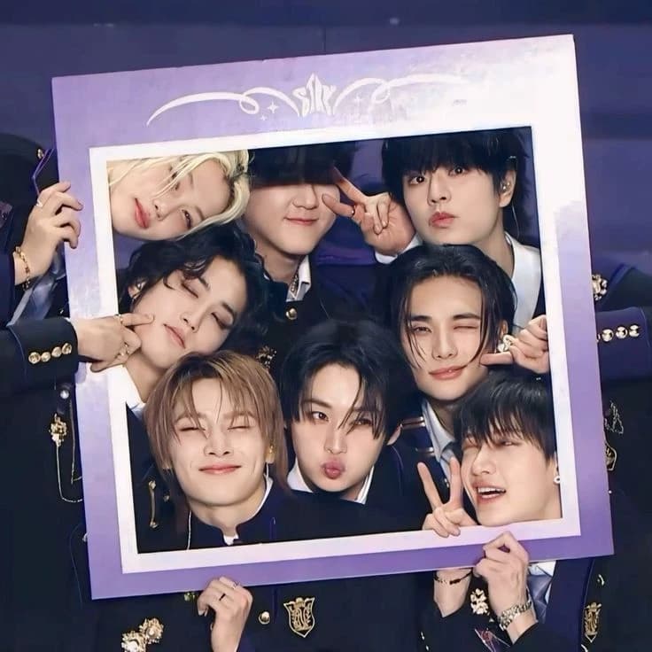 Straykids (12V) thumbnail