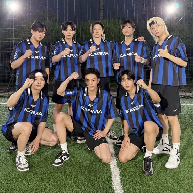 Straykids (9.5V) thumbnail