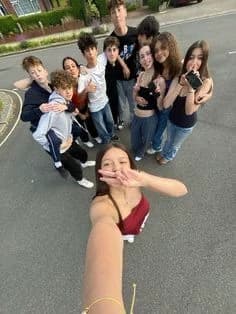 Group of friends thumbnail