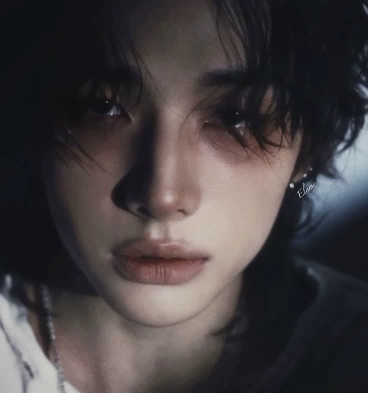 Hwang Hyunjin  (현진) thumbnail