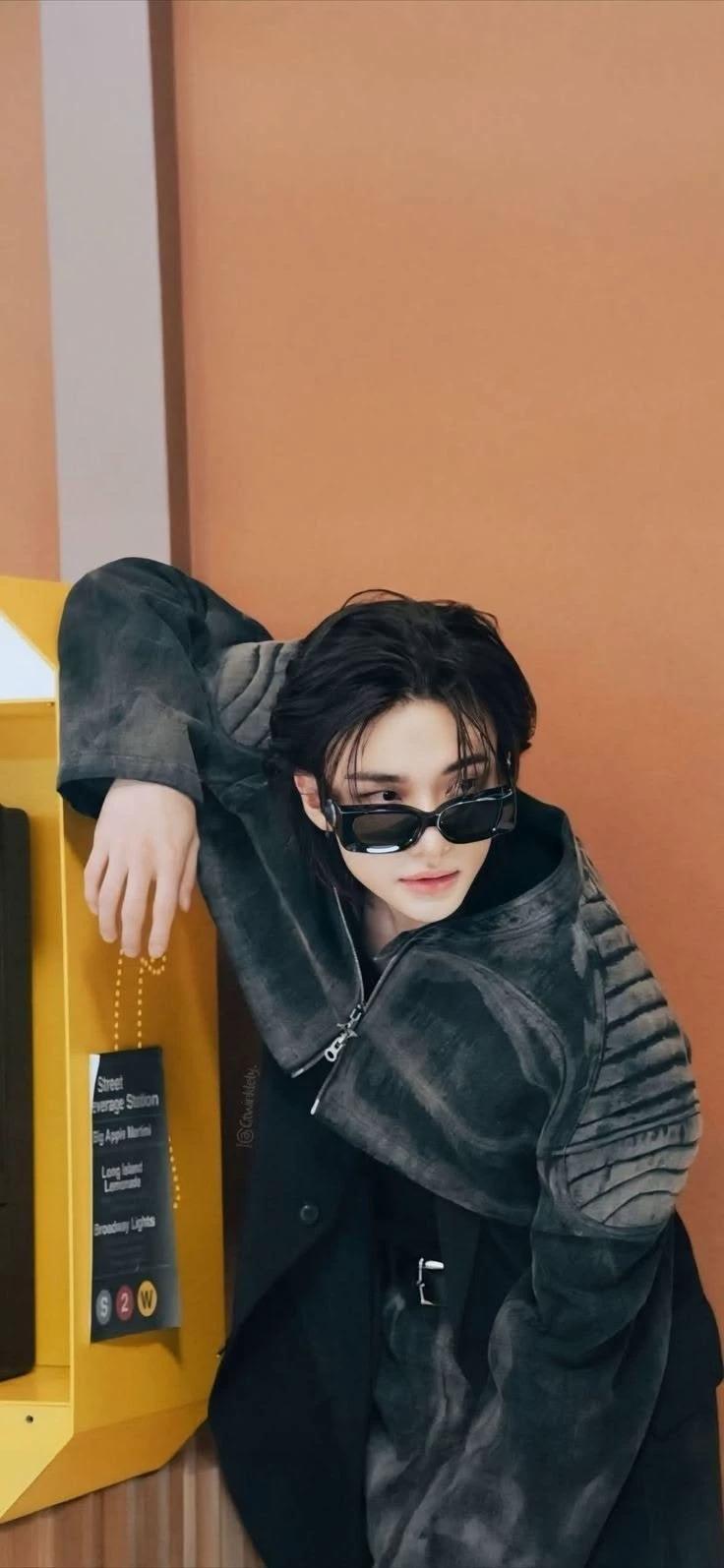 Hwang Hyunjin (현진) thumbnail