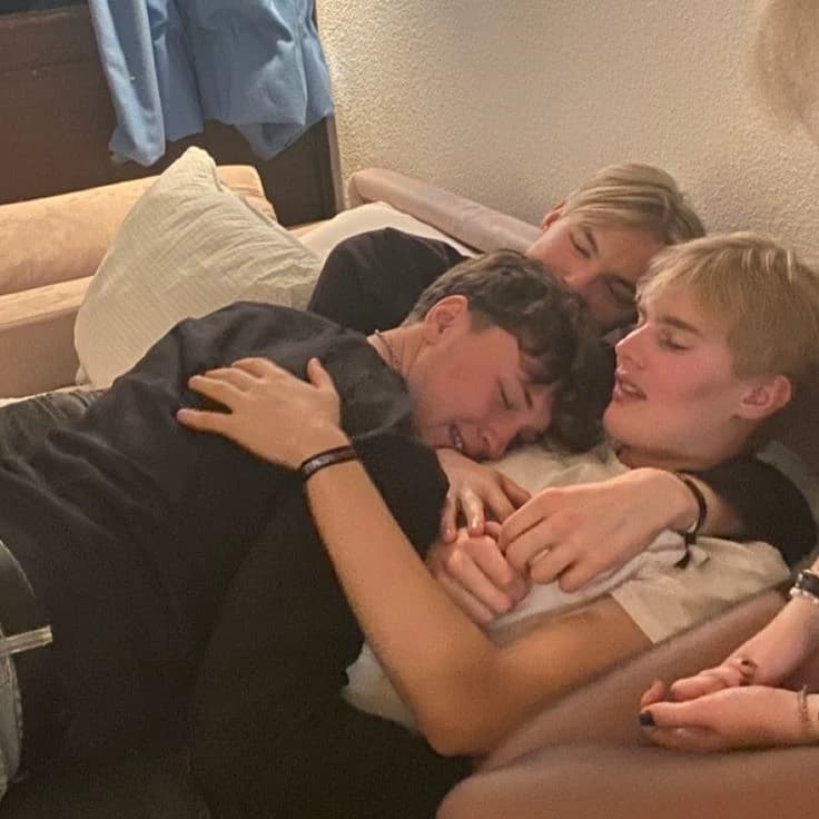 Gay-💙🏳️‍🌈 thumbnail