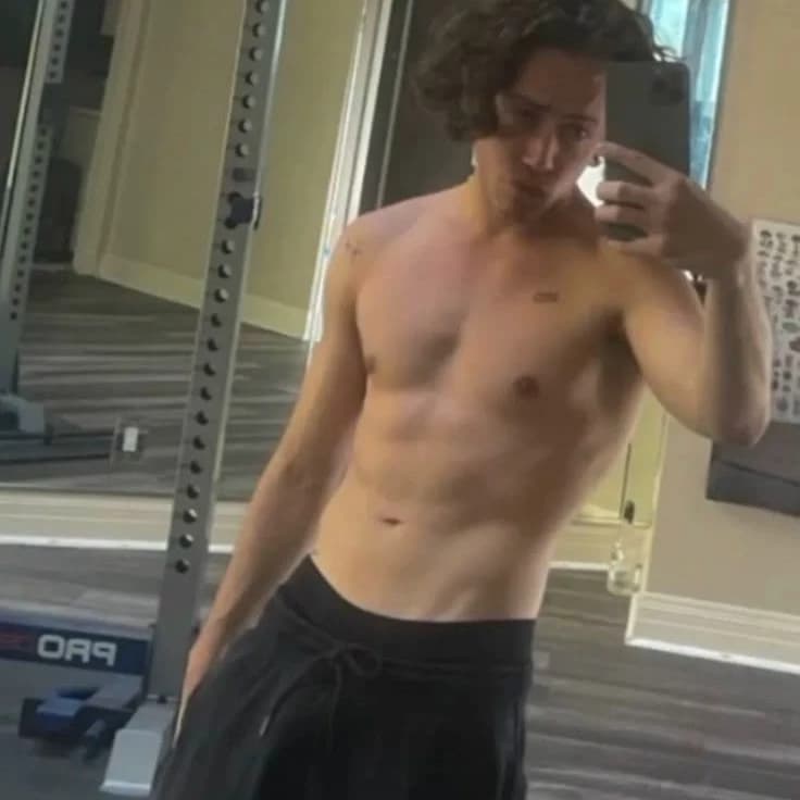 Ethan Cutkosky thumbnail