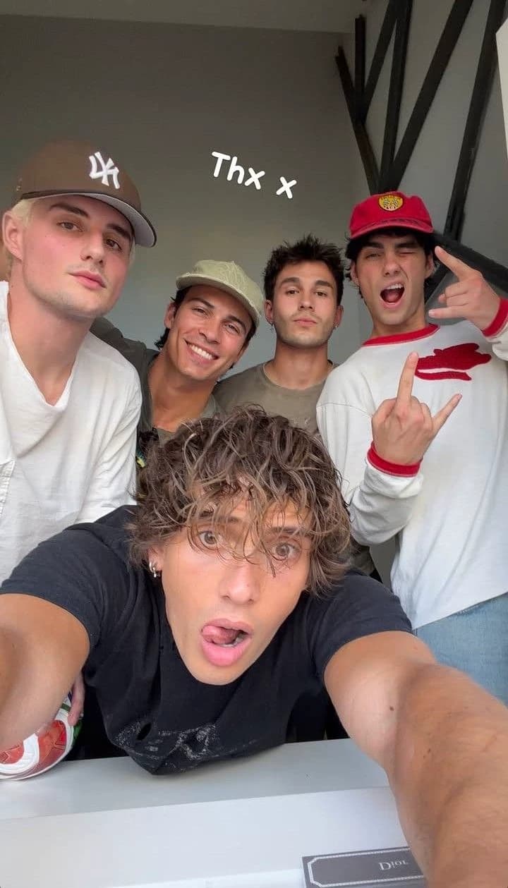 Elevator Boys //BL thumbnail