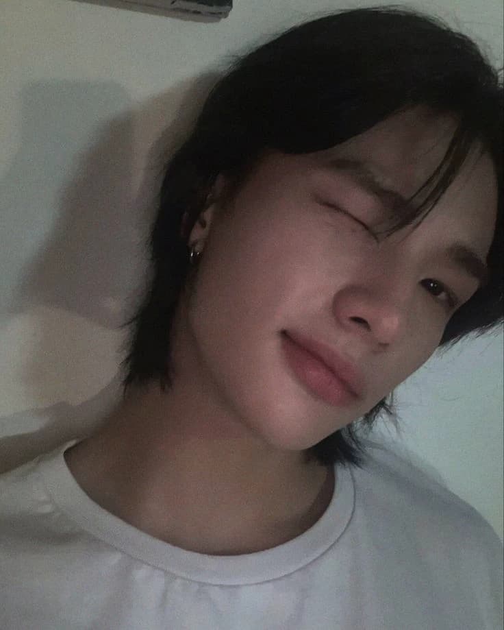 Hwang Hyunjin thumbnail