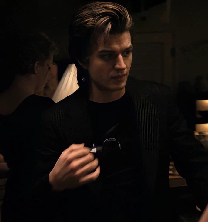 Steve Harrington - Stranger things  thumbnail