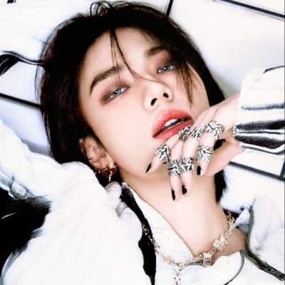Hwang Hyunjin thumbnail