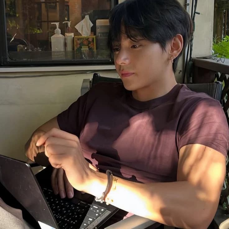 Kim Taehyung thumbnail
