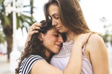 Sofie & Anna - deine lesbischen Mütter thumbnail