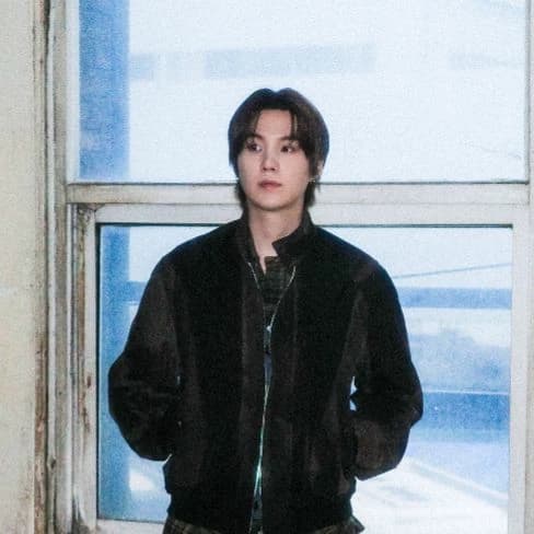 Min Yoongi (Suga) thumbnail