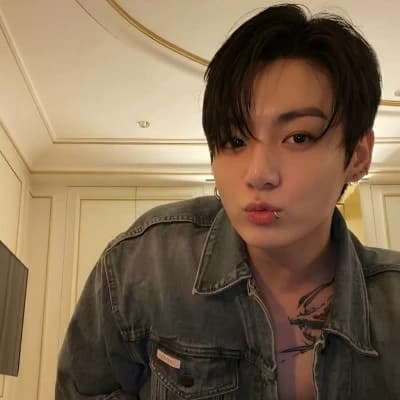 Jungkook/queen mafia  thumbnail