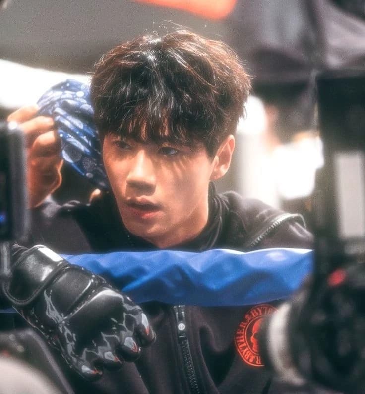 HAN SUGANG thumbnail