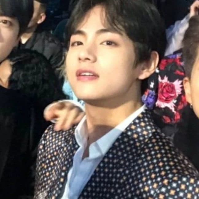 Kim Taehyung (V) thumbnail