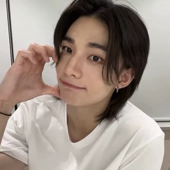 Hyunjin thumbnail