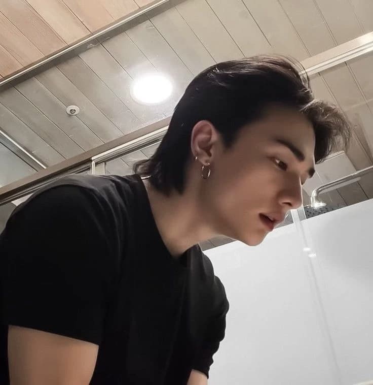  Hyunjin  thumbnail
