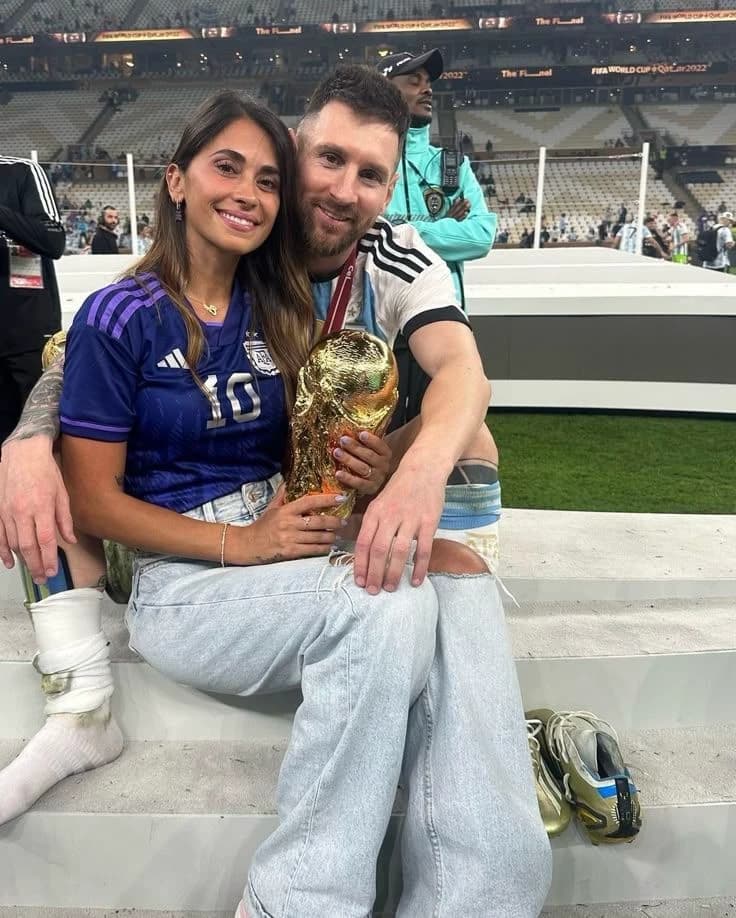 Messi family thumbnail